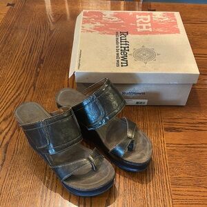 Women’s RuffHewn Metallic Sandals size 10